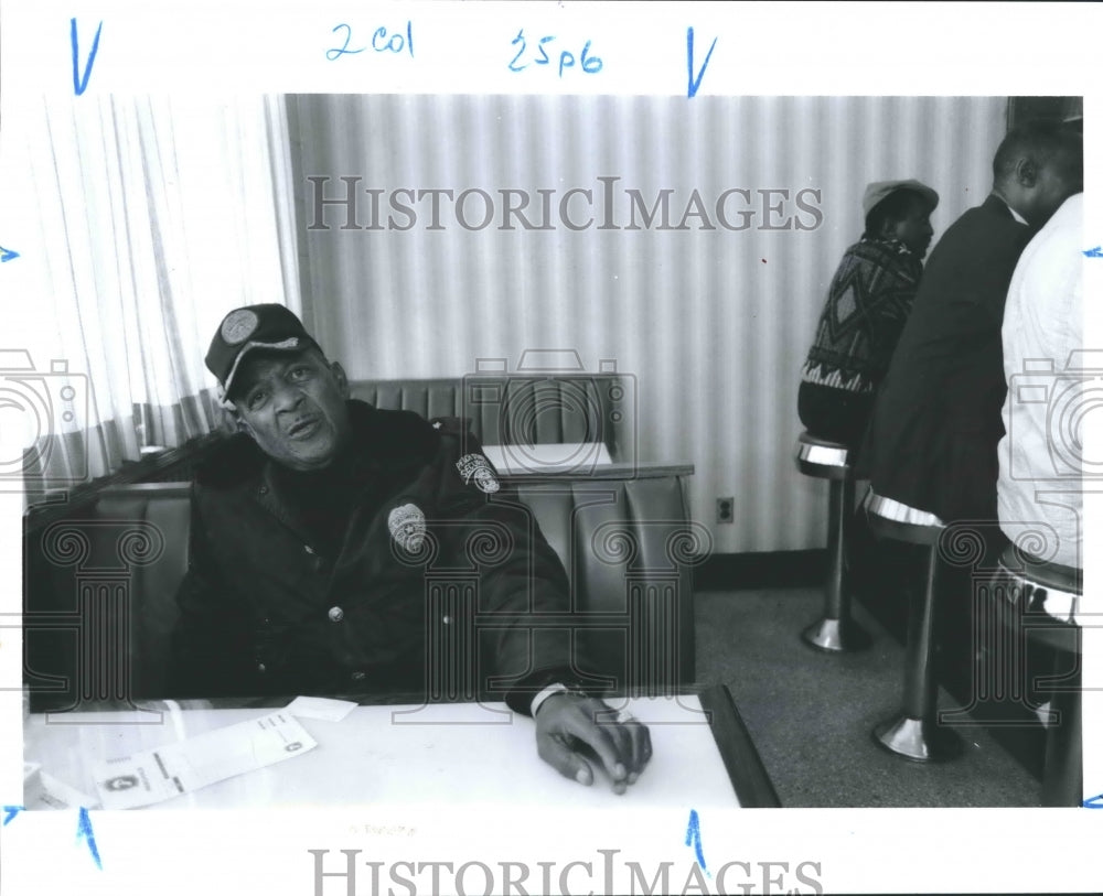 1992 Security guard John L. Stephens discusses election in Atlanta - Historic Images