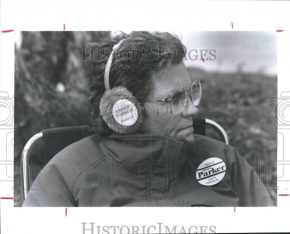 1991 Scottie Scott campaigning at Poe Elementary School, Houston - Historic Images