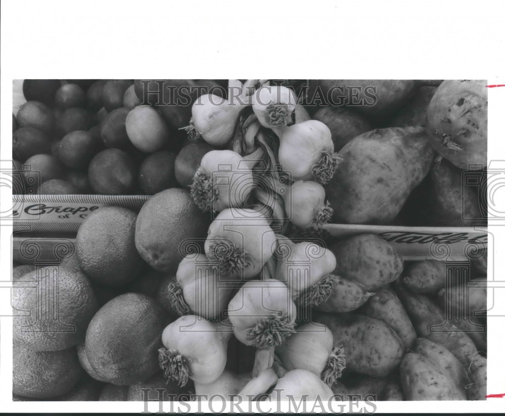 1990 String of garlic at Southwest Produce in Houston - Historic Images