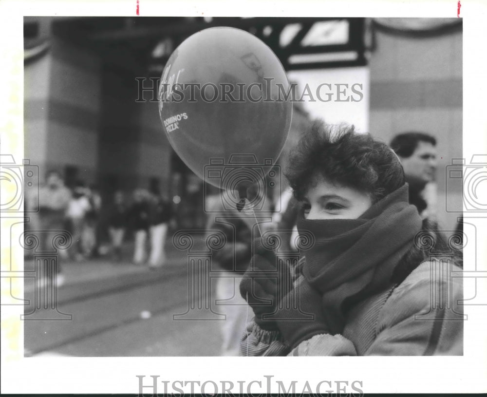 1989 Student Kacy Durst at Galveston Mardi Gras parade on The Strand - Historic Images