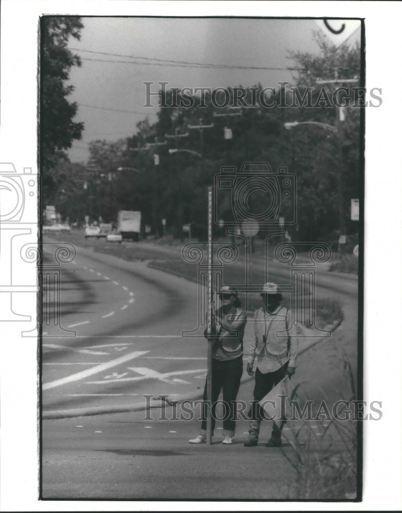 1984 Press Photo Two road workers near Hardy Toll Road, Texas - hca22411 - Historic Images