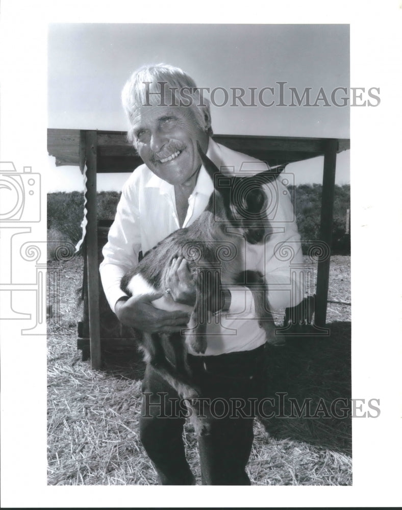 1995 Reverend Melvin LaFollette at home in Presidio, TX - Historic Images