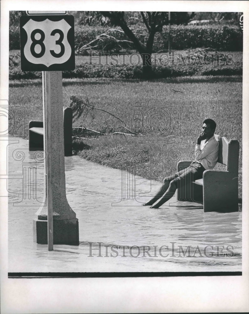 1961 Press Photo Town Square along flooded Highway 83, Harlingen, Texas-Historic Images