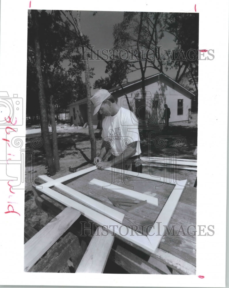 1992 Habitat for Humanity volunteer Tim Hansen in Houston - Historic Images