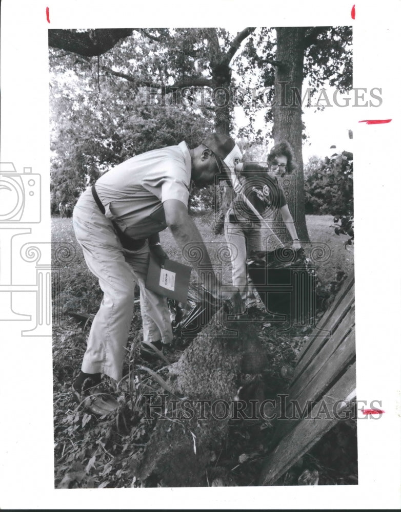 1990 A.E.Warner & Jan Lancaster prepare for Economic Summit, Houston - Historic Images