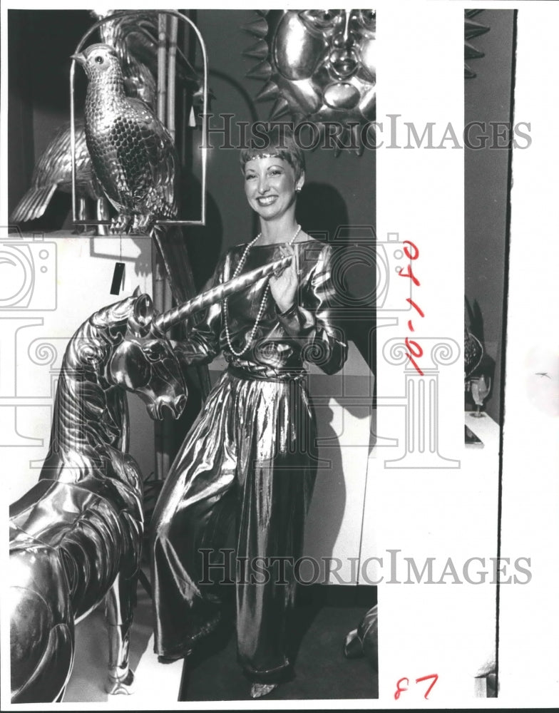 1981 Linda Weddles at Gump's department store in Galleria - Historic Images