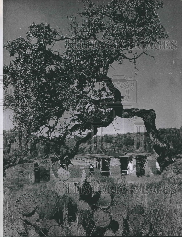 1966 Press Photo Remnants of Fort Davis military buildings, Ford Davis, Texas - Historic Images