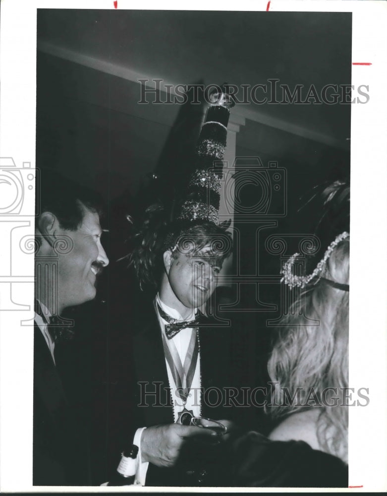 1990 Edwin Eubanks wears lighthouse headdress, Galveston Mardi Gras - Historic Images