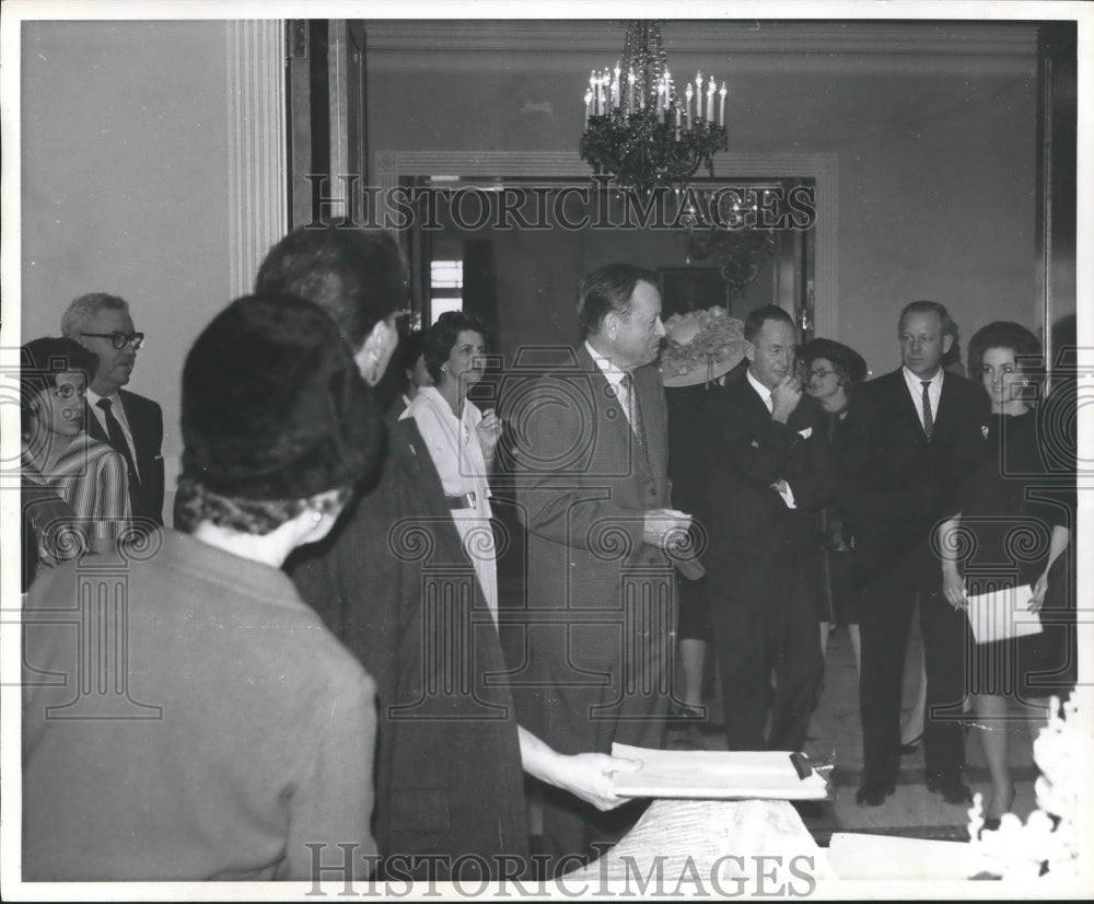 1963 Press Photo Governor and Mrs. Davis at Governor&#39;s Mansion in Austin, Texas - Historic Images