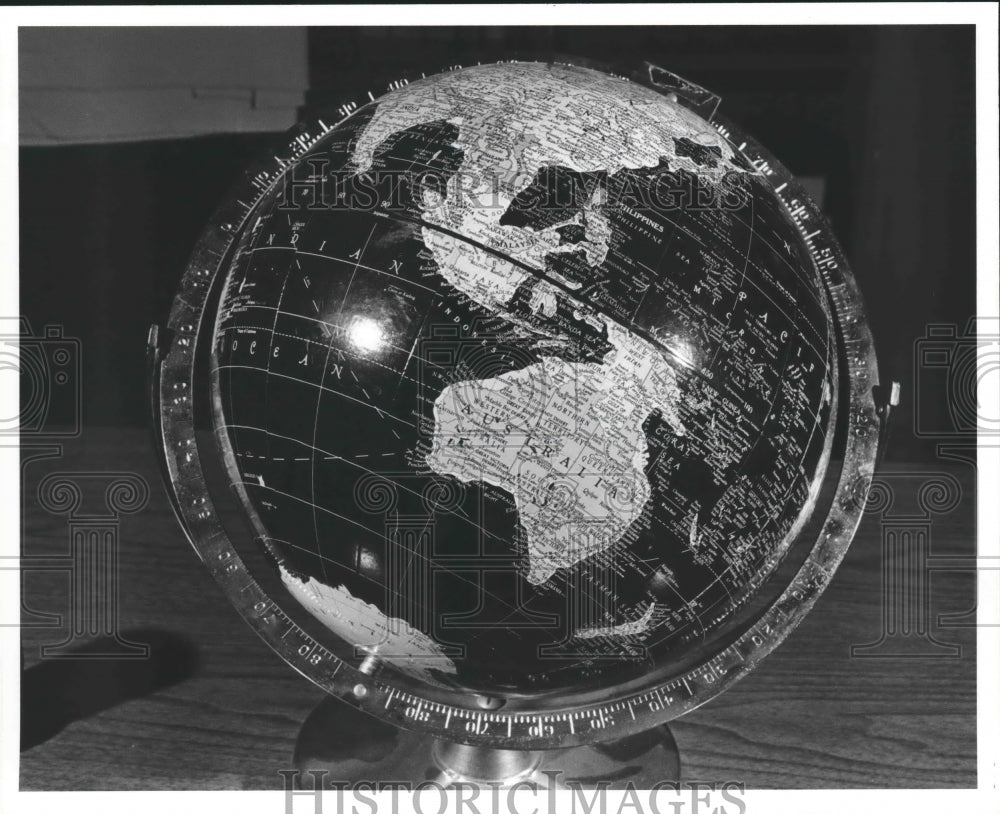1992 Press Photo Globe in stand showing Australia - hca23084 - Historic Images