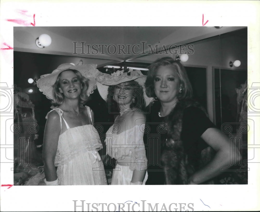 1988 Press Photo Guests in 1920's fashion for Houston's Goodwill Industries ball - Historic Images