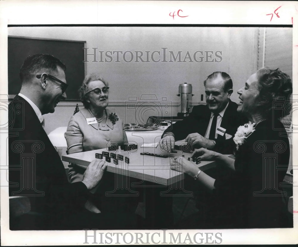 1968 Press Photo Seniors play dominoes at First Methodist Church in Houston - Historic Images