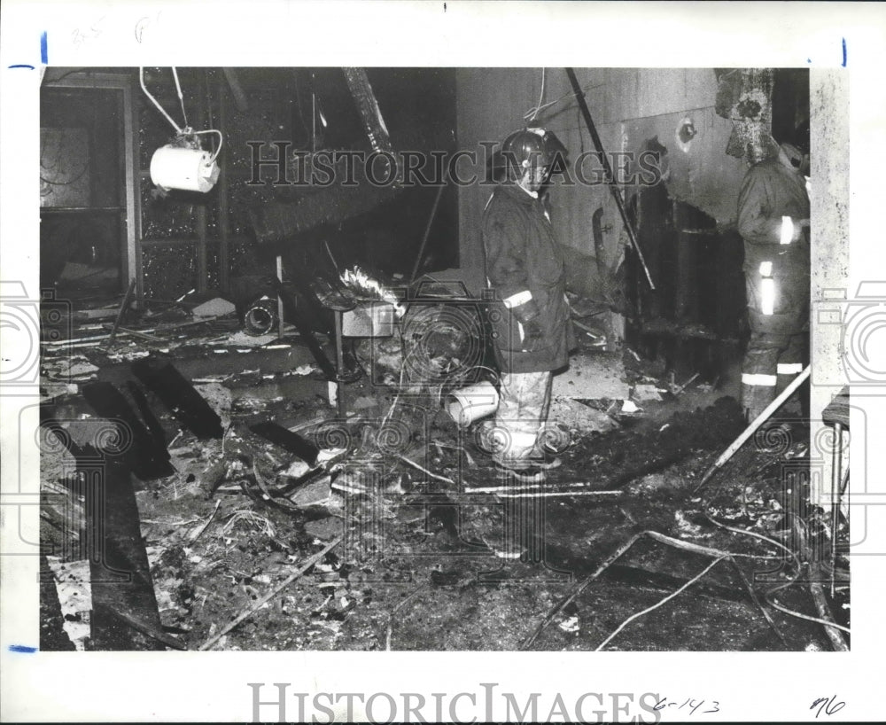 1983 Firemen after fire at First United Methodist Church, Houston - Historic Images