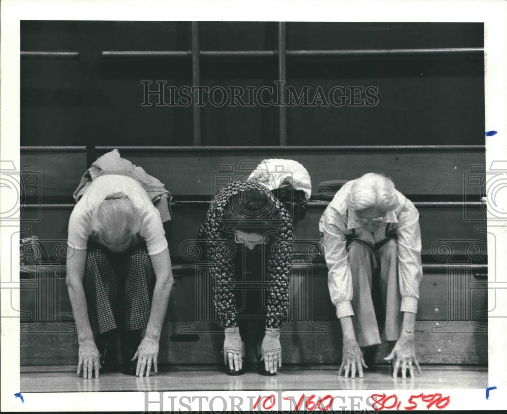 1981 Toe touches and stretching exercises for these three women - Historic Images