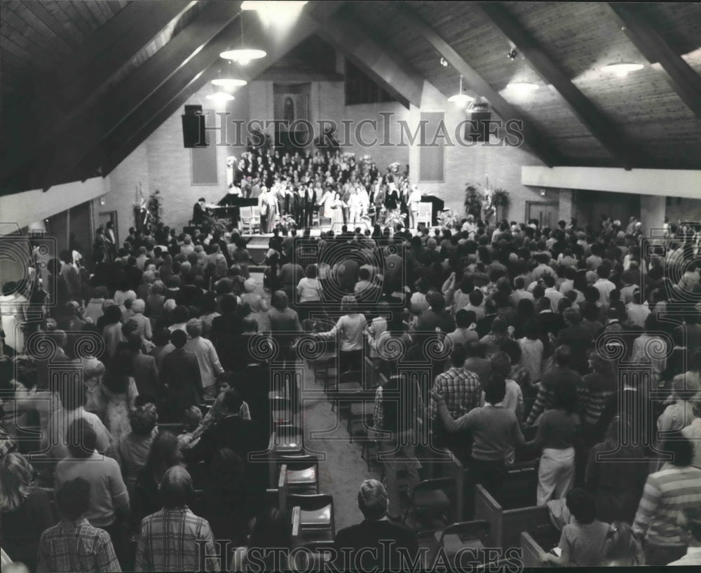 1980 New Year's Eve at Evangelistic Temple - Houston - Historic Images