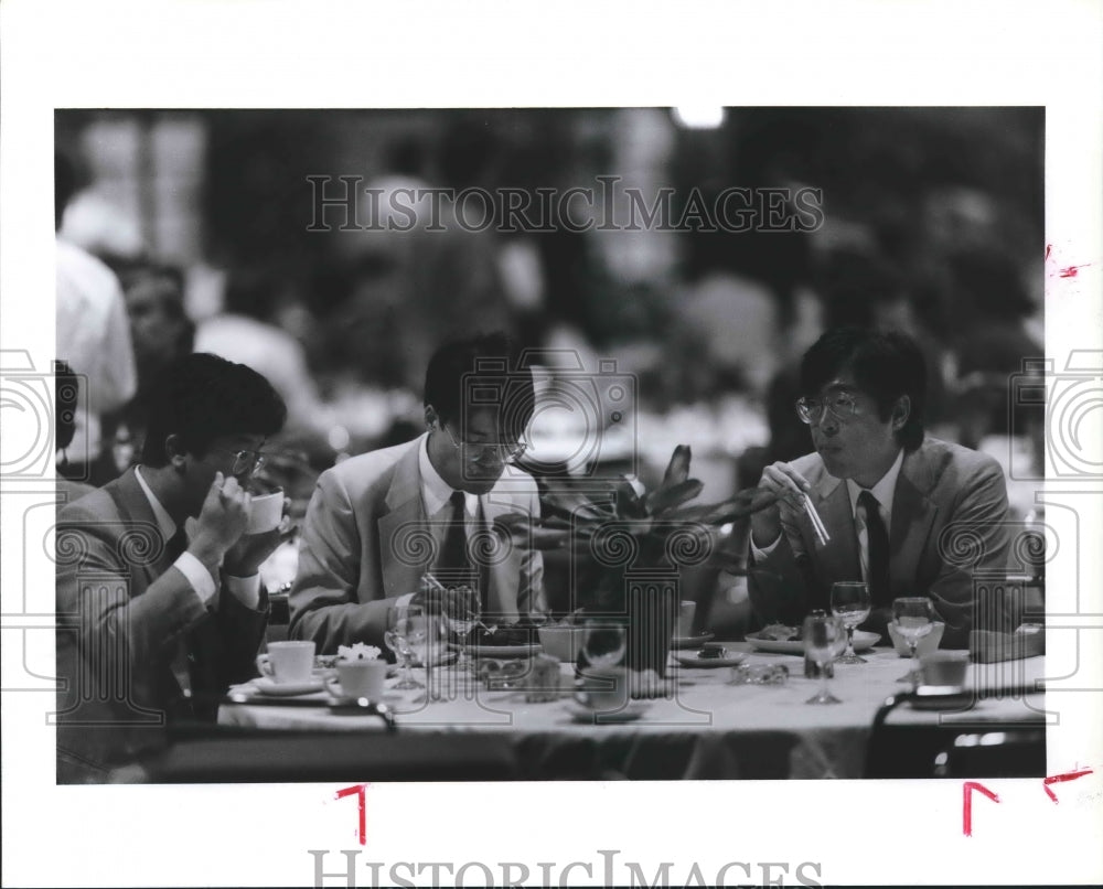 1990 Japanese journalists dine during Economic Summit in Houston - Historic Images