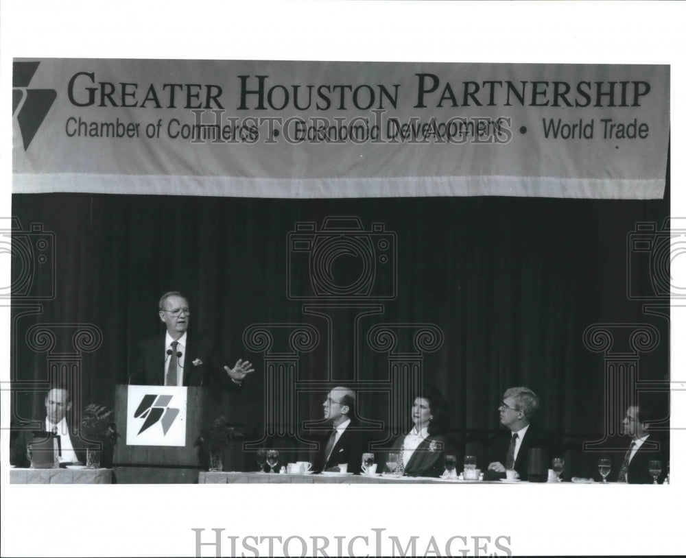 1993 Mayor Bob Lanier gives speech at Greater Houston Partnership - Historic Images