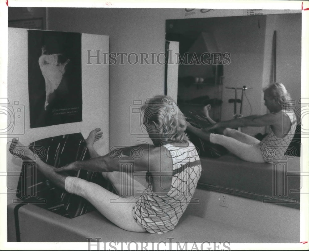 1986 Steve O'Cain exercises in Houston, Texas. - Historic Images