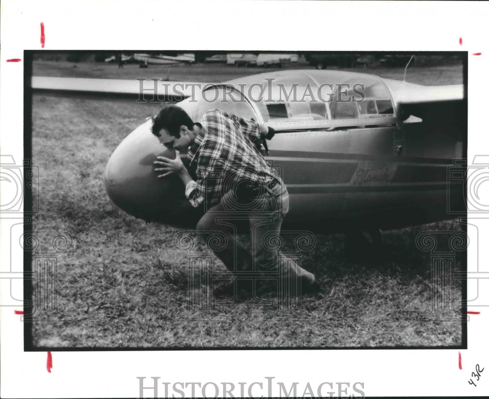 1987 Ken Barnard of Soaring Club of Houston moves glider-Historic Images
