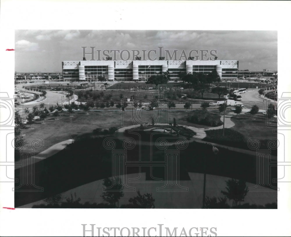 1987 Press Photo Front view of George R. Brown Convention Center, Houston, Texas - Historic Images