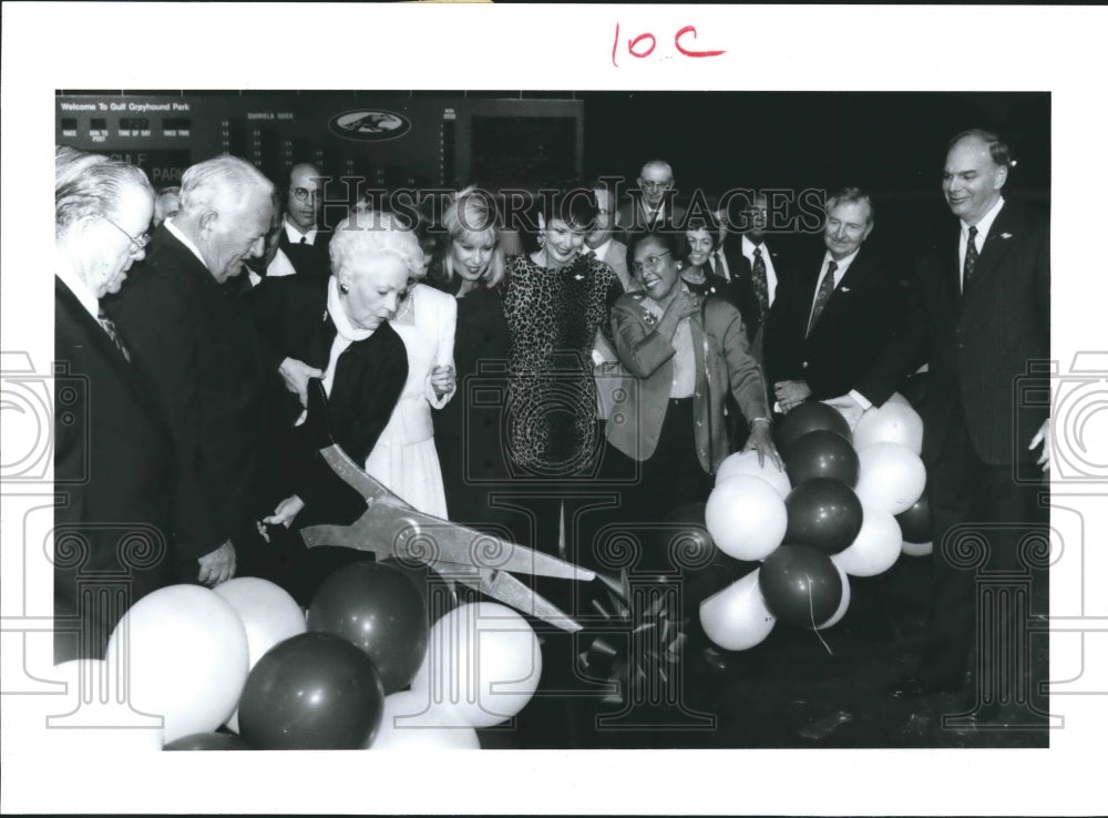 1992 Texas Governor Richards cuts ribbon at Gulf Greyhound Park - Historic Images