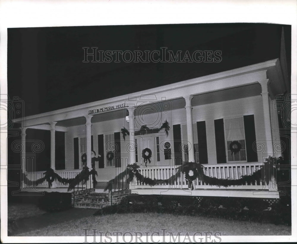 1969 Press Photo Outside of the Griffin House Memorial in Tomball, Texas. - Historic Images