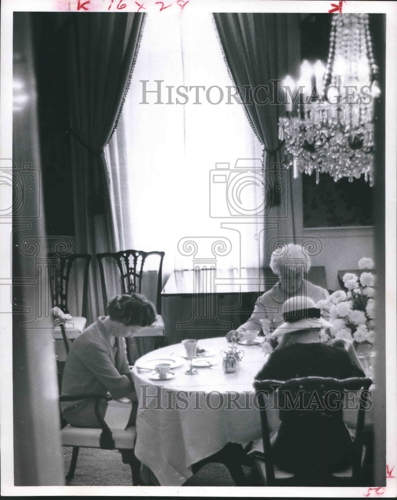 1962 Press Photo Mansion Board in State Dining Room, Governor&#39;s Mansion, Texas - Historic Images