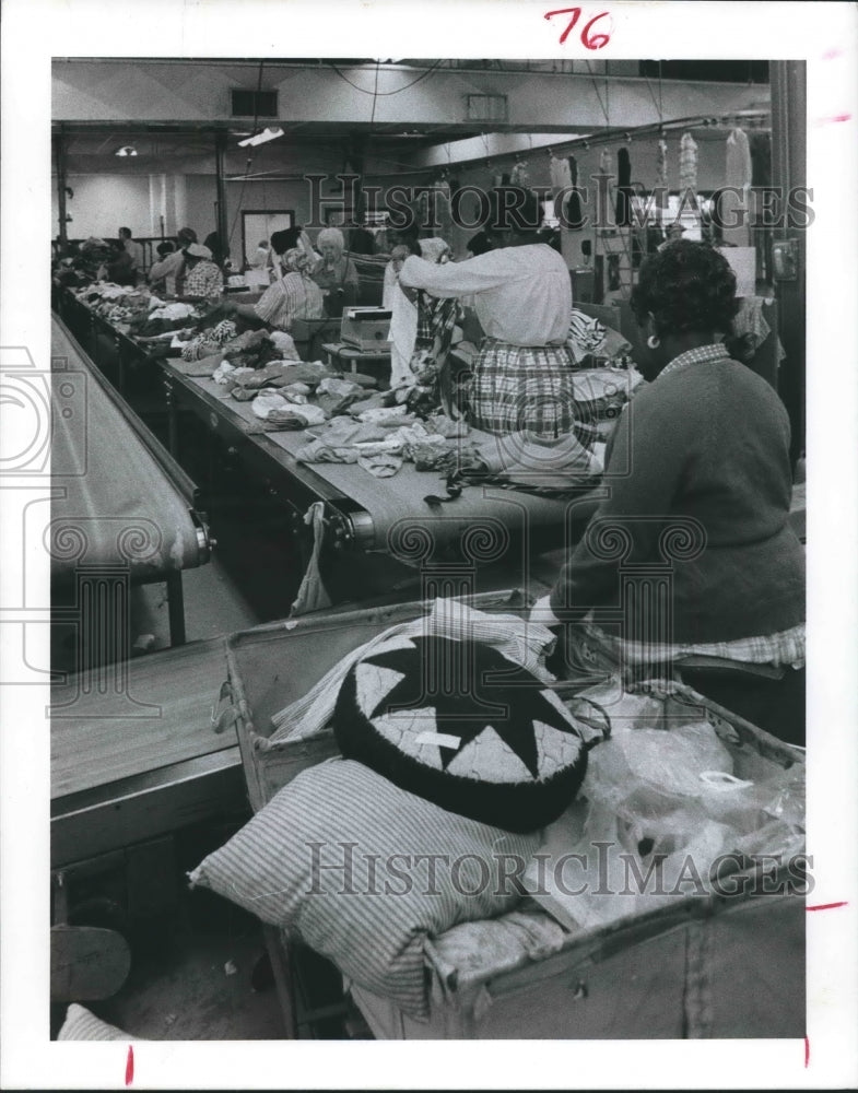 1977 Goodwill Industries workers in Houston sort clothing - Historic Images