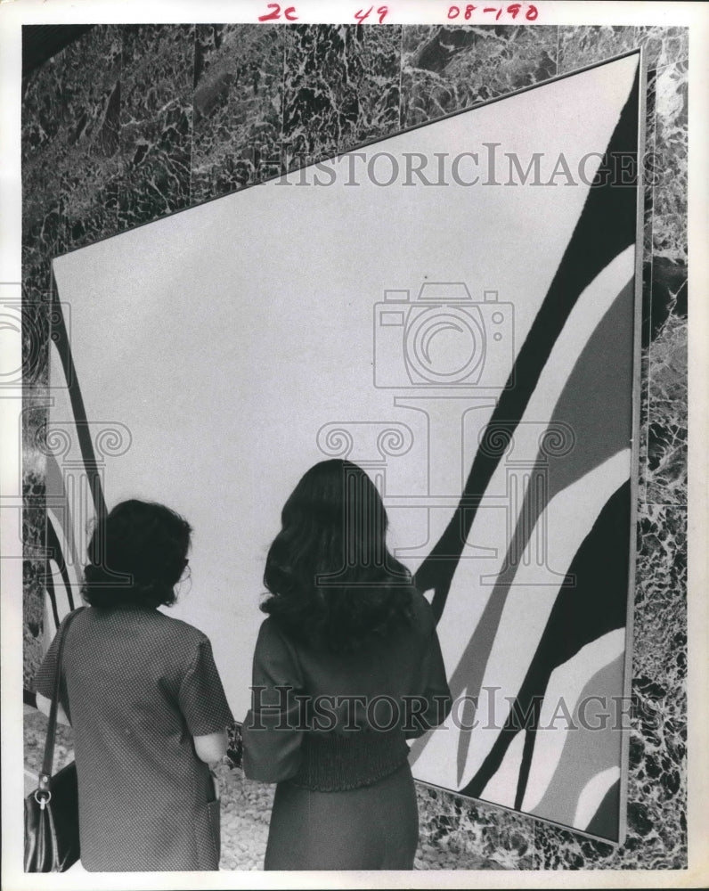 1974 Press Photo First City National Bank customers - hca23973 - Historic Images