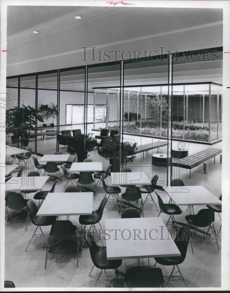 1965 Press Photo Great Southern Life Insurance cafeteria, Houston - hca24017 - Historic Images