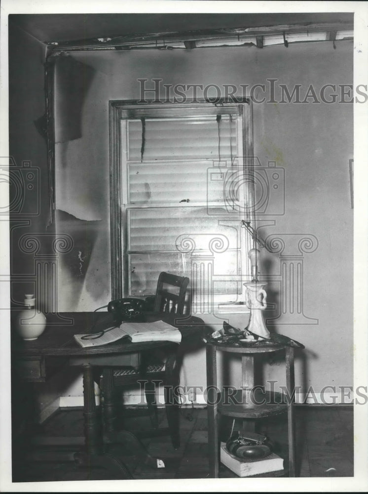 1958 Press Photo Home and window damaged by explosion, Houston - hca24047 - Historic Images