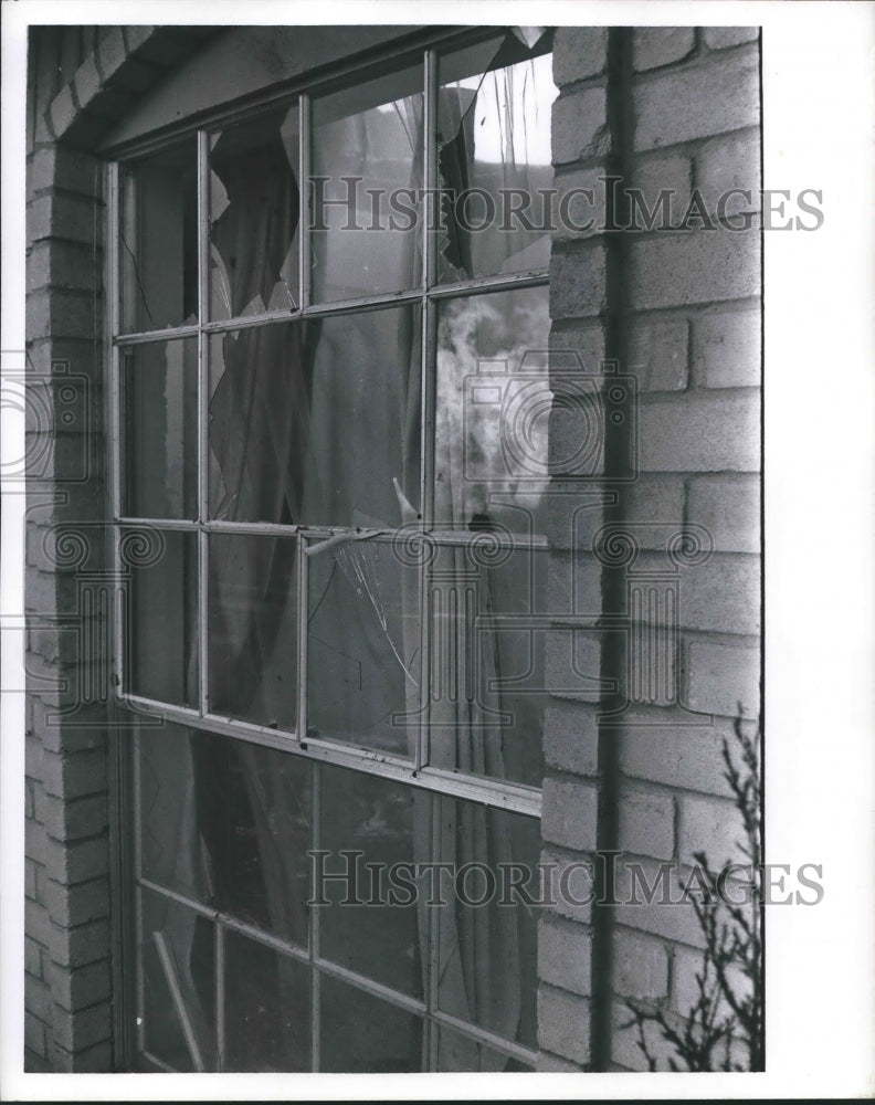 1969 Press Photo Blown Out Windows Caused by Explosion, Houston, Texas - Historic Images