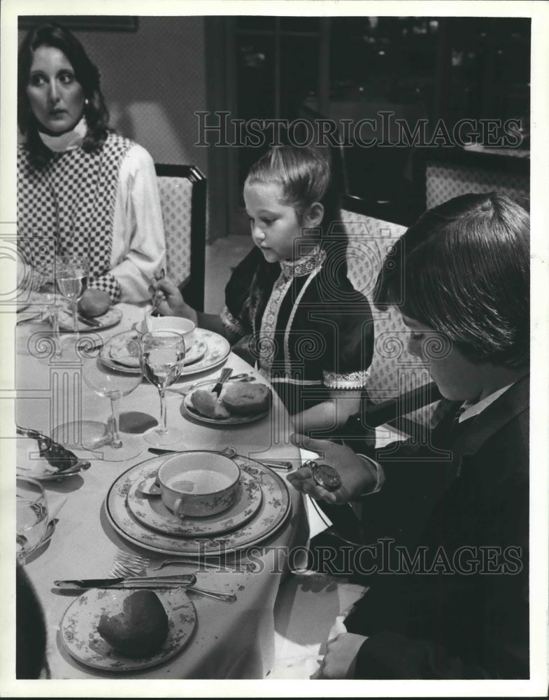 1983 Family at dinner table - Historic Images