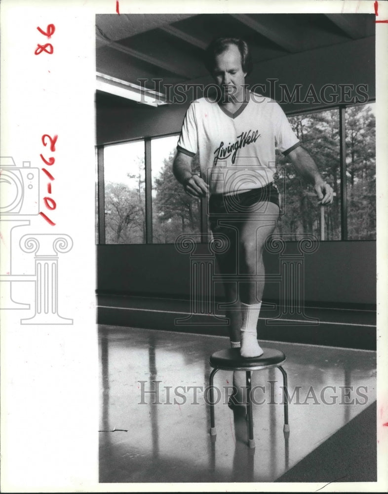 1984 Press Photo Step test is designed to measure lung and heart power - Historic Images