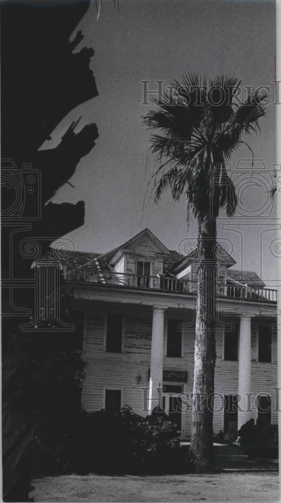 1969 Press Photo Luther Hotel in Palacios, Texas still stands against the sea - Historic Images