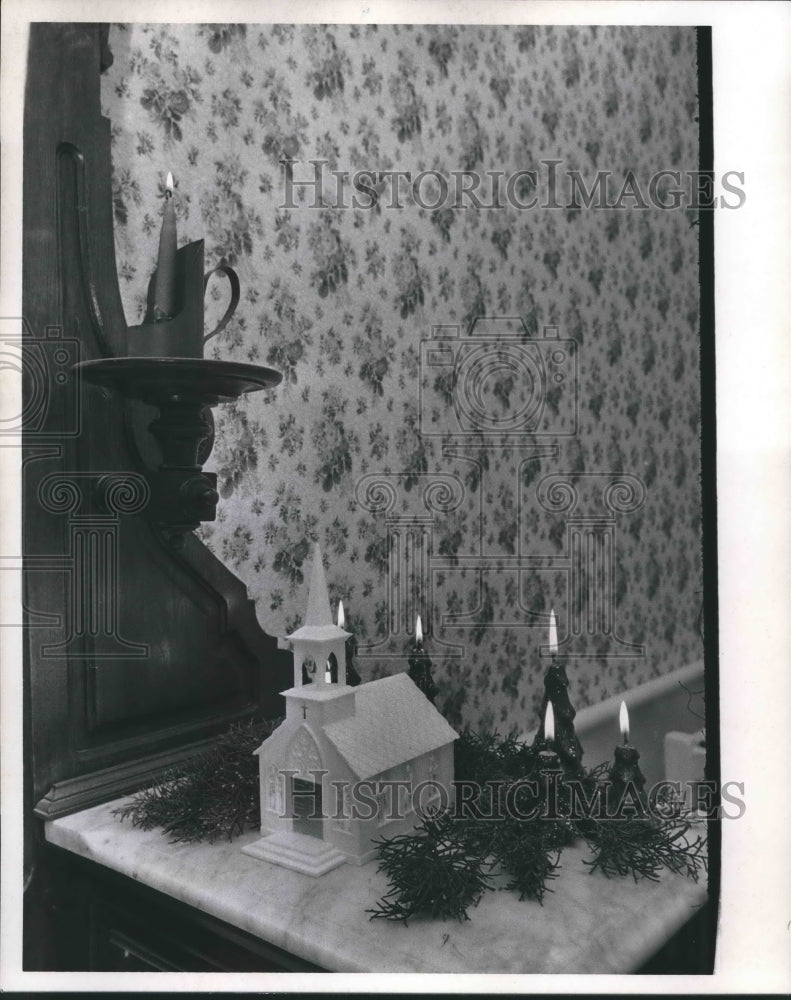 1969 Press Photo a Christmas display in the Griffin House in Tomball, Texas.- Historic Images