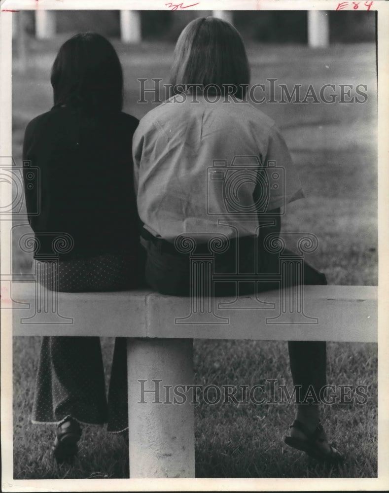 1967 Press Photo A man and woman sit at Allen's Landing - hca24242 - Historic Images