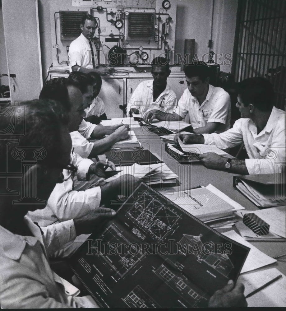 1988 Press Photo Inmates attend air-conditioning class Darrinton Prison Farm, TX - Historic Images