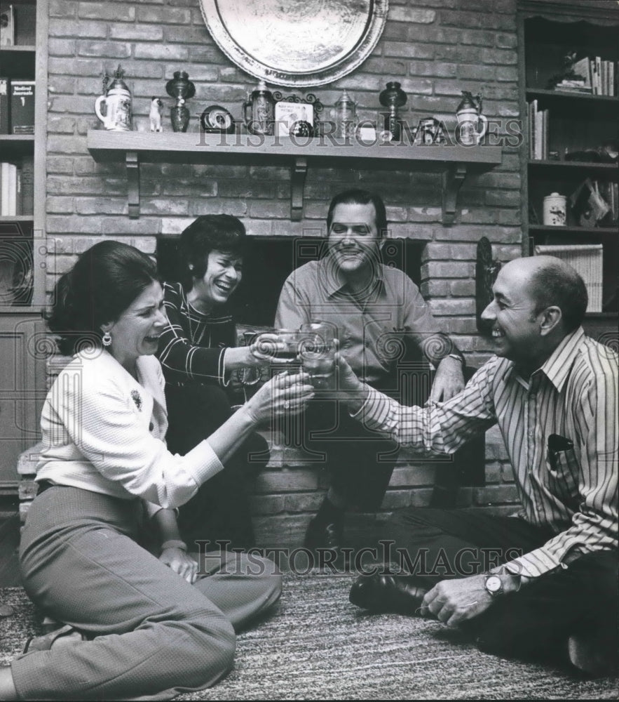 1972 Press Photo Cubans toast to Houston in home of Dr. &amp; Mrs. Mario Sanchez - Historic Images