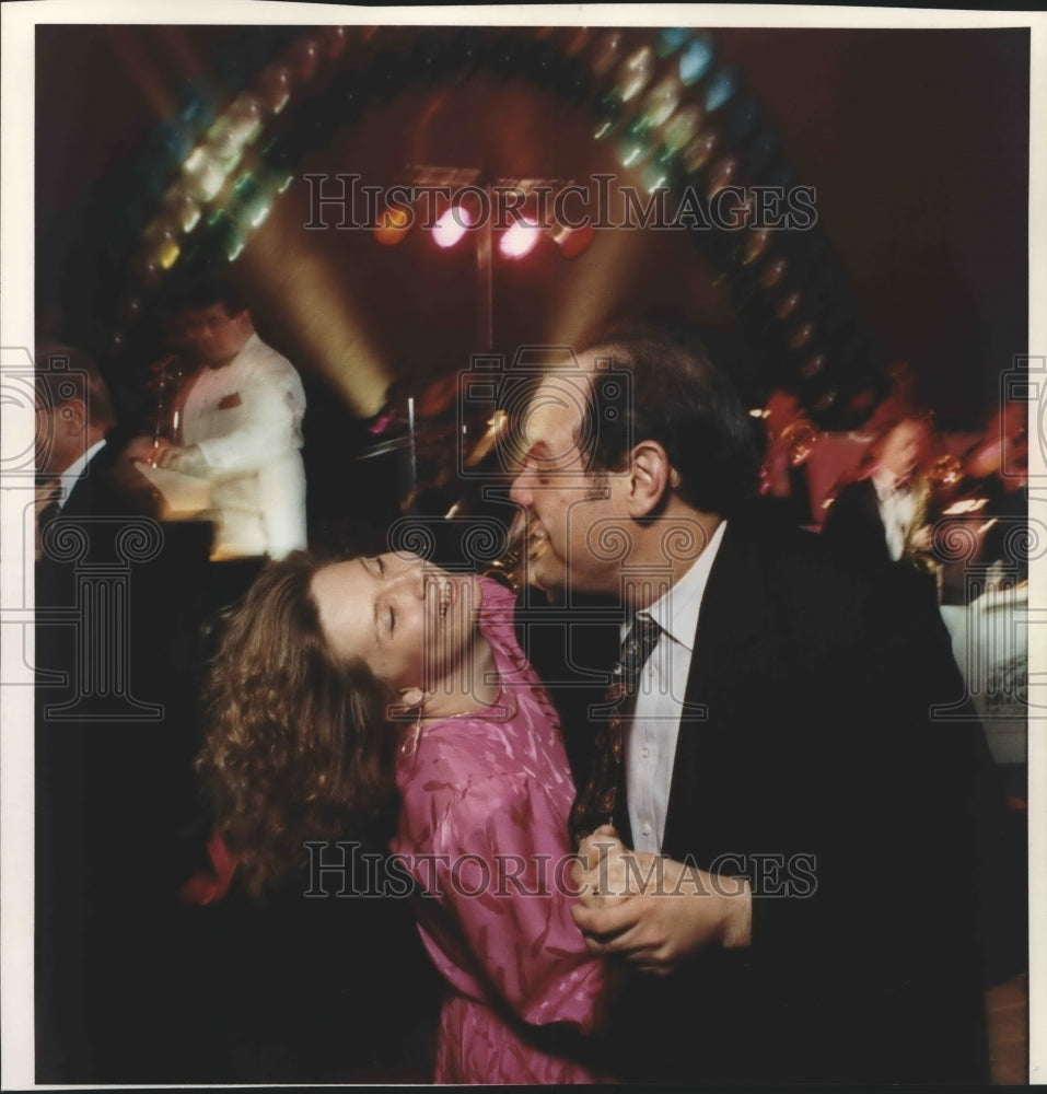 1992 Press Photo Sheila Taylor &amp; Anthony Evertsz dance at Adam&#39;s Mark Hotel, TX- Historic Images