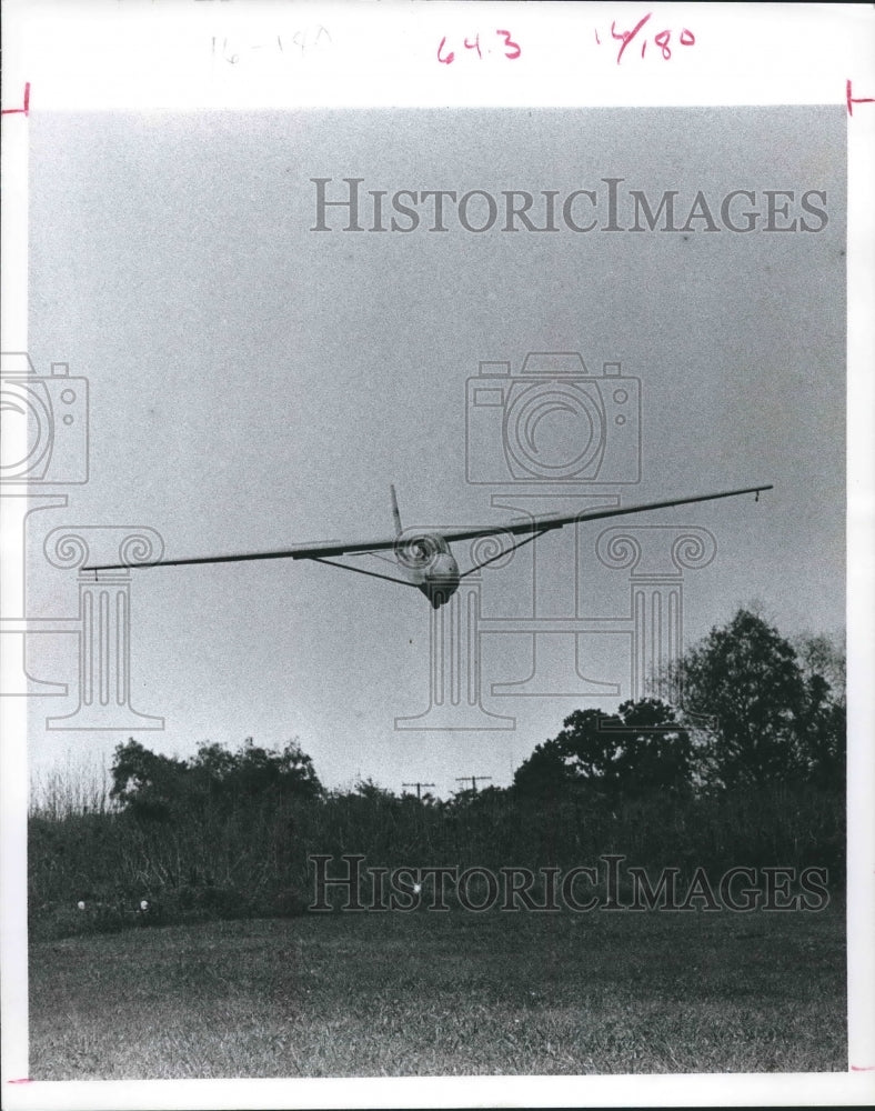 1977 Sailplane flyers operate from three fields in the Houston area - Historic Images