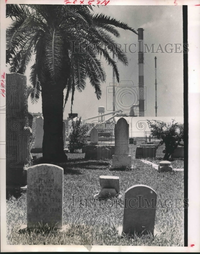 1967 Press Photo Glendale Cemetery - hca24362 - Historic Images