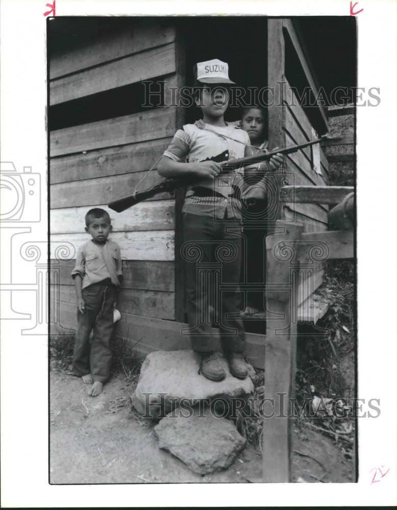 1987 Guatemalan children at Nuevo Acamal, model village - Historic Images