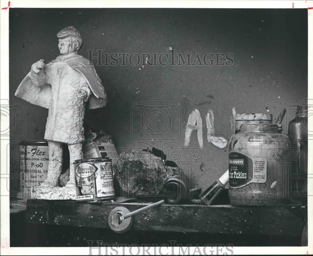 1982 Interesting Miscellany Accumulates in Lodge's Back Room - Historic Images