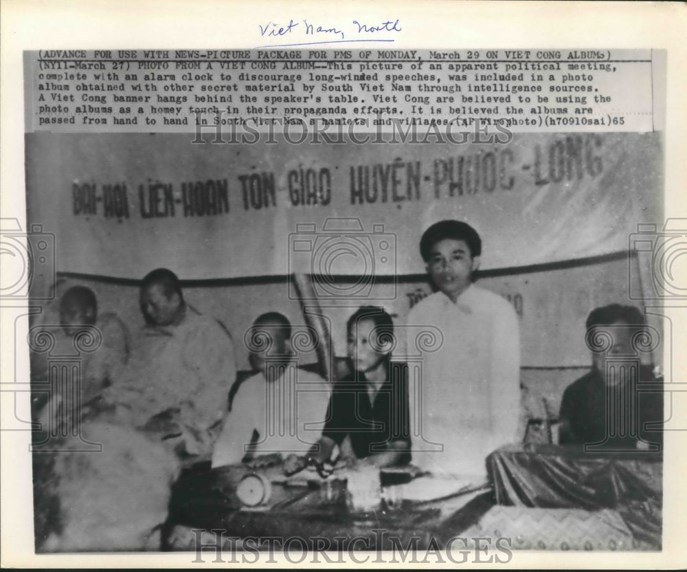 1965 Press Photo Viet Cong Album Shows Political Meeting; Banner Hangs Behind - Historic Images