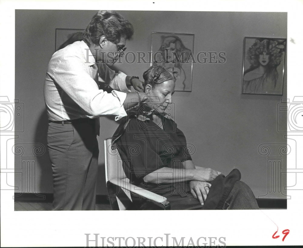 1983 Press Photo Frank Fruia of Frost Brothers, Houston, with Mary Haagar - Historic Images