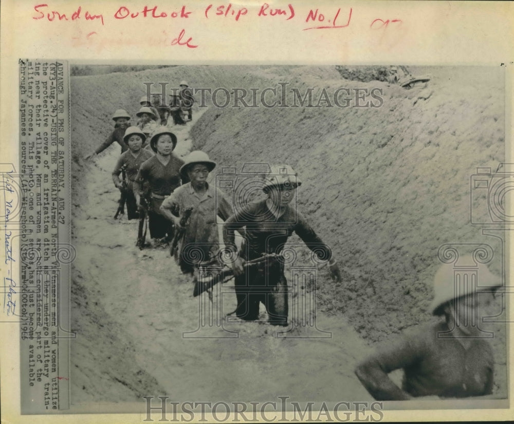 1966 Press Photo Armed North Vietnamese men and women undergo military training - Historic Images