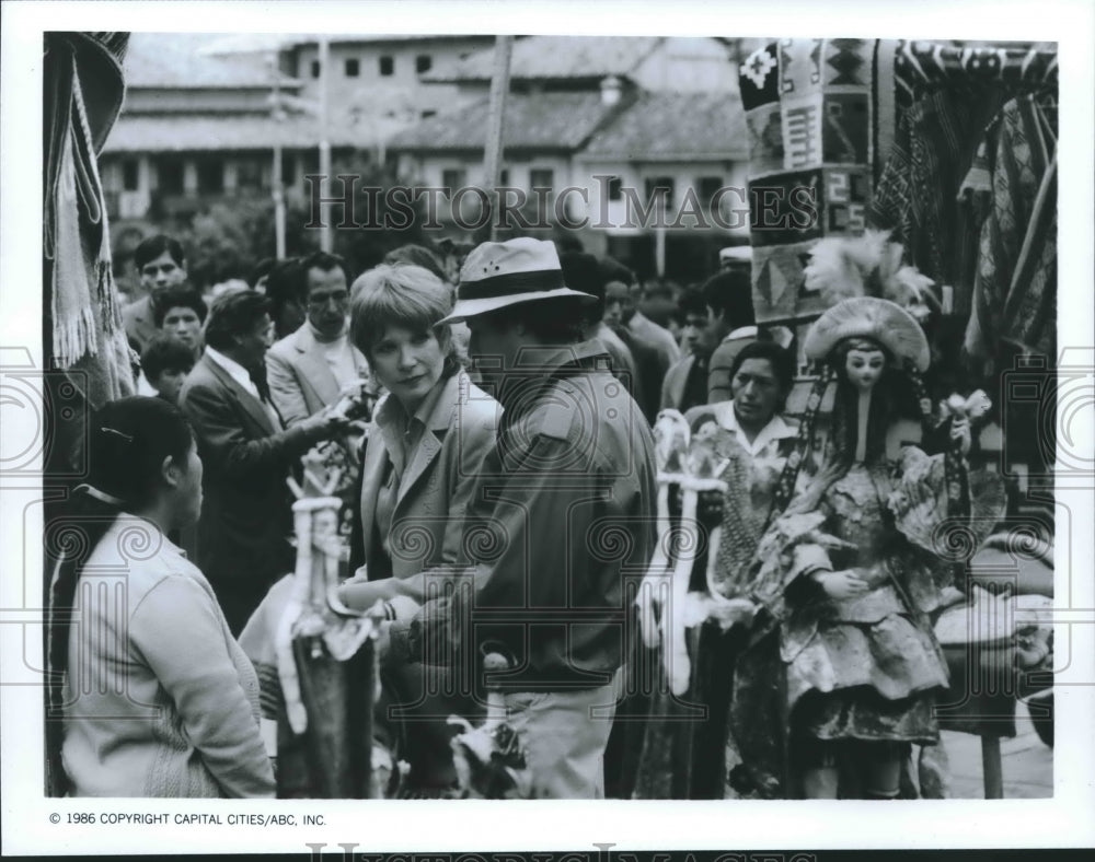 1986 Press Photo John Heard and Shirley MacLaine star in &quot;Out on a Limb&quot; on ABC - Historic Images