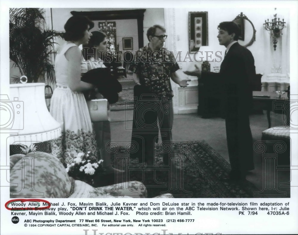 1994 Press Photo Scene from ABC Television&#39;s &quot;Don&#39;t Drink the Water&quot; - Historic Images