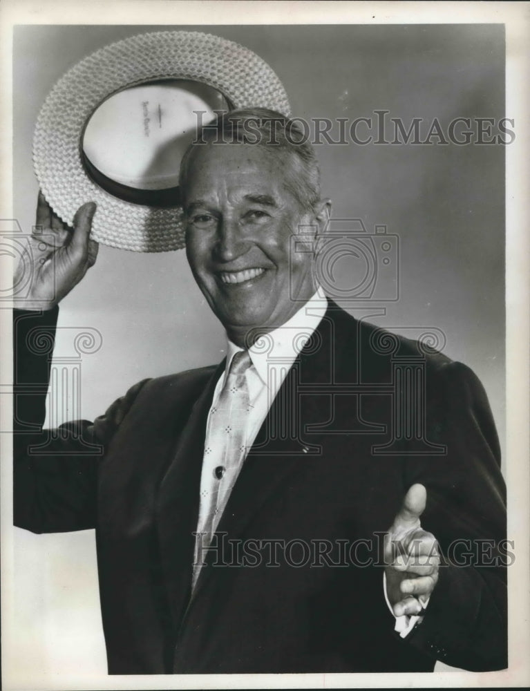 1965 Press Photo Maurice Chevalier tips his hat for &quot;The Hollywood Palace&quot; - Historic Images